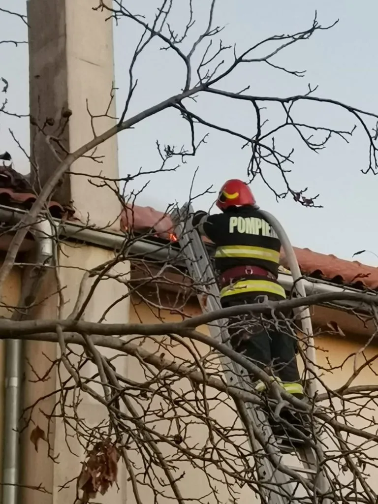 Incendiu la o casă din Palazu Mare (VIDEO) – foto 2