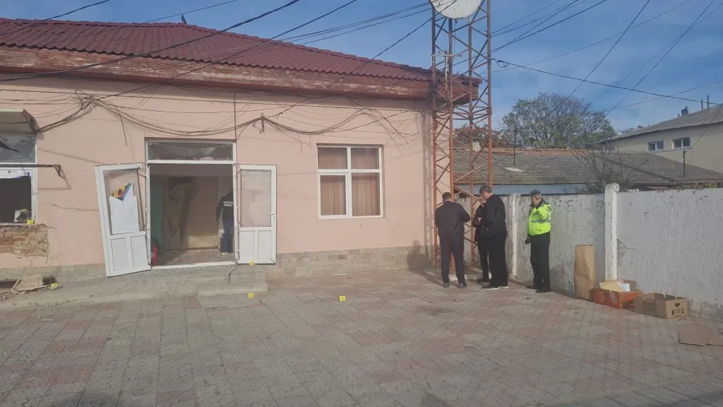 UPDATE: Bancomat aruncat în aer, la Castelu (FOTO/VIDEO) – foto 2