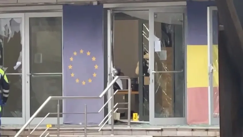 UPDATE: A fost aruncat în aer bancomatul de la Pavilionul Expozițional (FOTO/VIDEO) – foto 2