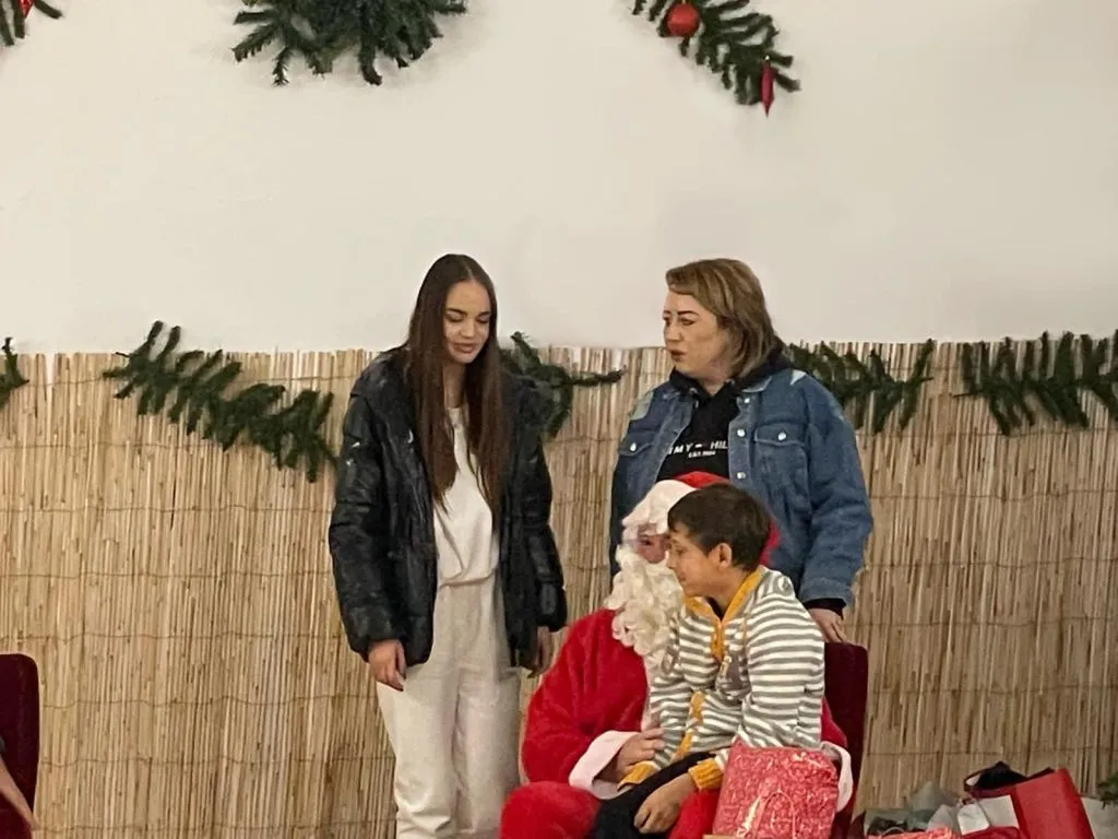 PES activists Constanța le-a adus „Zâmbetul de sărbători” copiilor din familii nevoiașe – foto 2