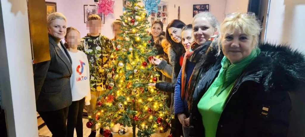 PES activists Constanța le-a adus „Zâmbetul de sărbători” copiilor din familii nevoiașe – foto 3
