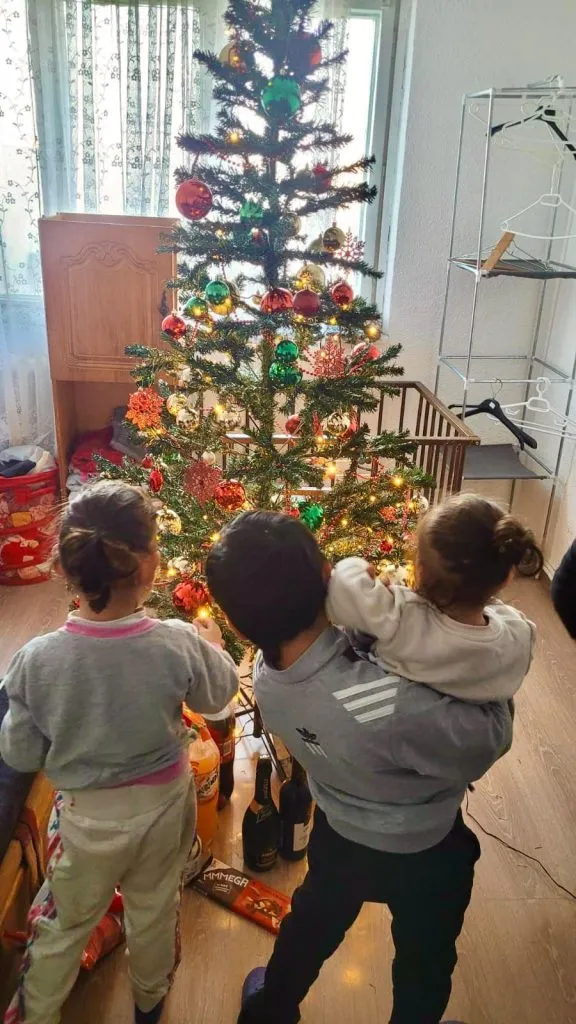 PES activists Constanța le-a adus „Zâmbetul de sărbători” copiilor din familii nevoiașe – foto 4