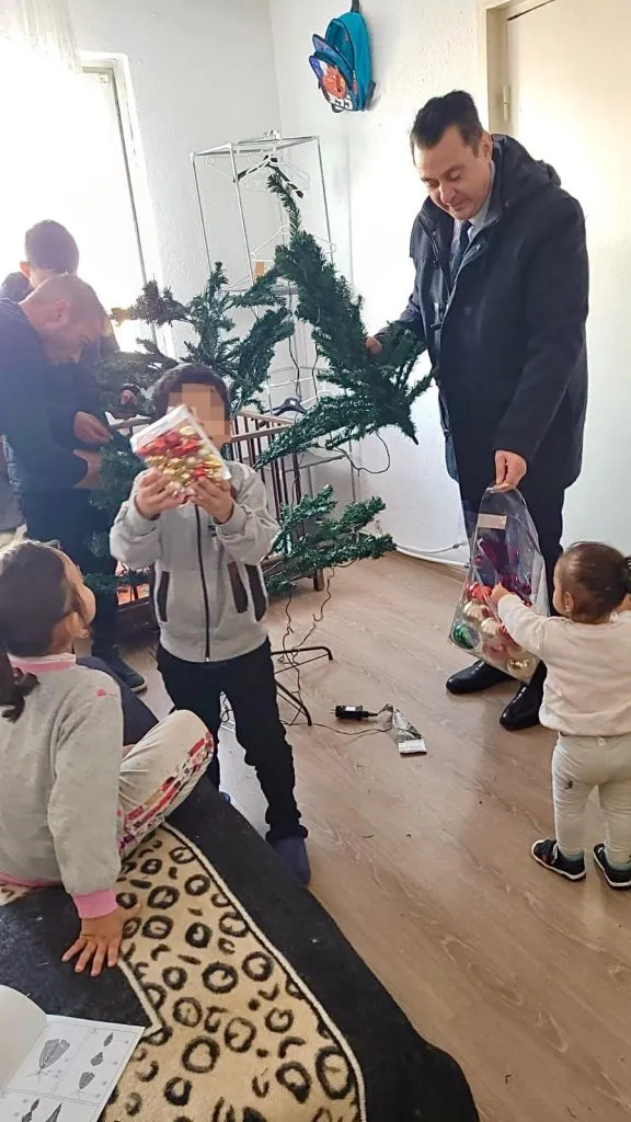PES activists Constanța le-a adus „Zâmbetul de sărbători” copiilor din familii nevoiașe – foto 6