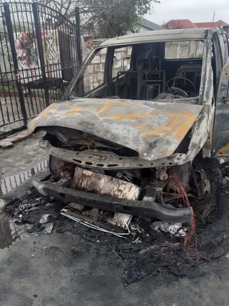 Au ajuns pe mâna poliției după ce au incendiat o mașină! (VIDEO) – foto 2