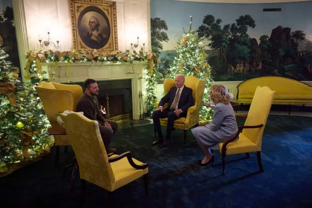 Joe Biden l-a asigurat pe Volodimir Zelenski că nu va lăsa singură Ucraina în faţa Rusiei – foto 5