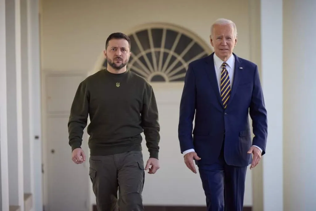 Joe Biden l-a asigurat pe Volodimir Zelenski că nu va lăsa singură Ucraina în faţa Rusiei – foto 2