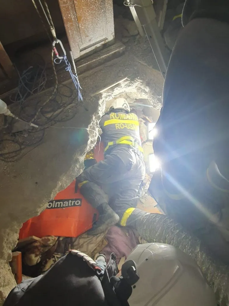 Turcia: Băiat de 16 ani, scos de sub ruine de salvatorii români (FOTO) – foto 3