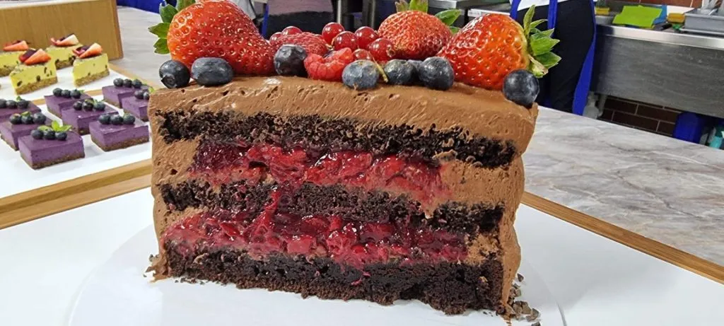 Răsfață-ți papilele gustative cu preparate vegane și clasice, la restaurantul Poftă de Verde – foto 15