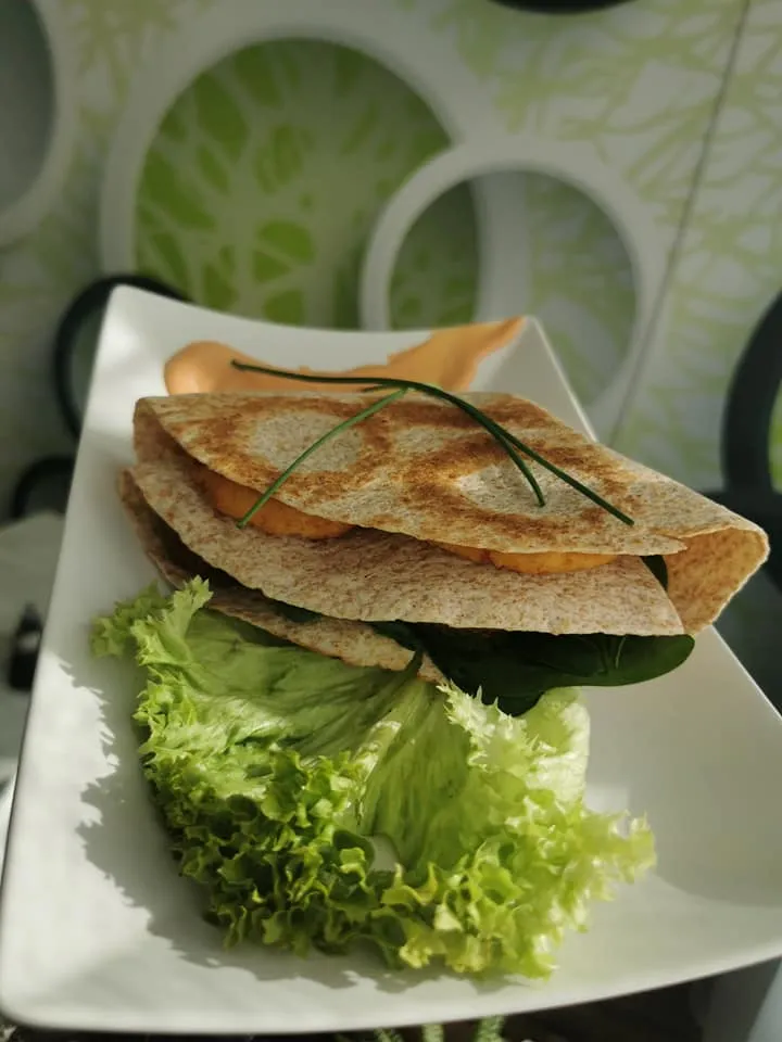 Răsfață-ți papilele gustative cu preparate vegane și clasice, la restaurantul Poftă de Verde – foto 3