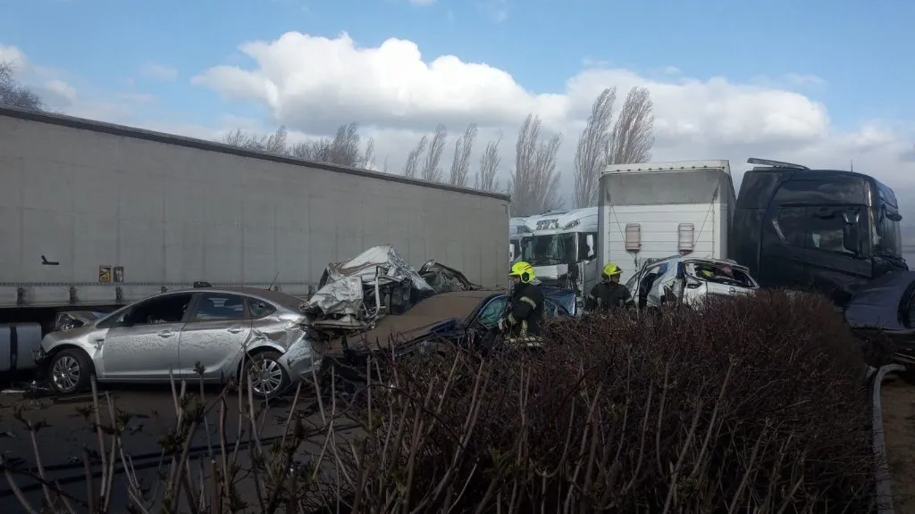 UPDATE: Accident cu peste 40 de mașini în Ungaria. Zeci de persoane, rănite (FOTO) – foto 6