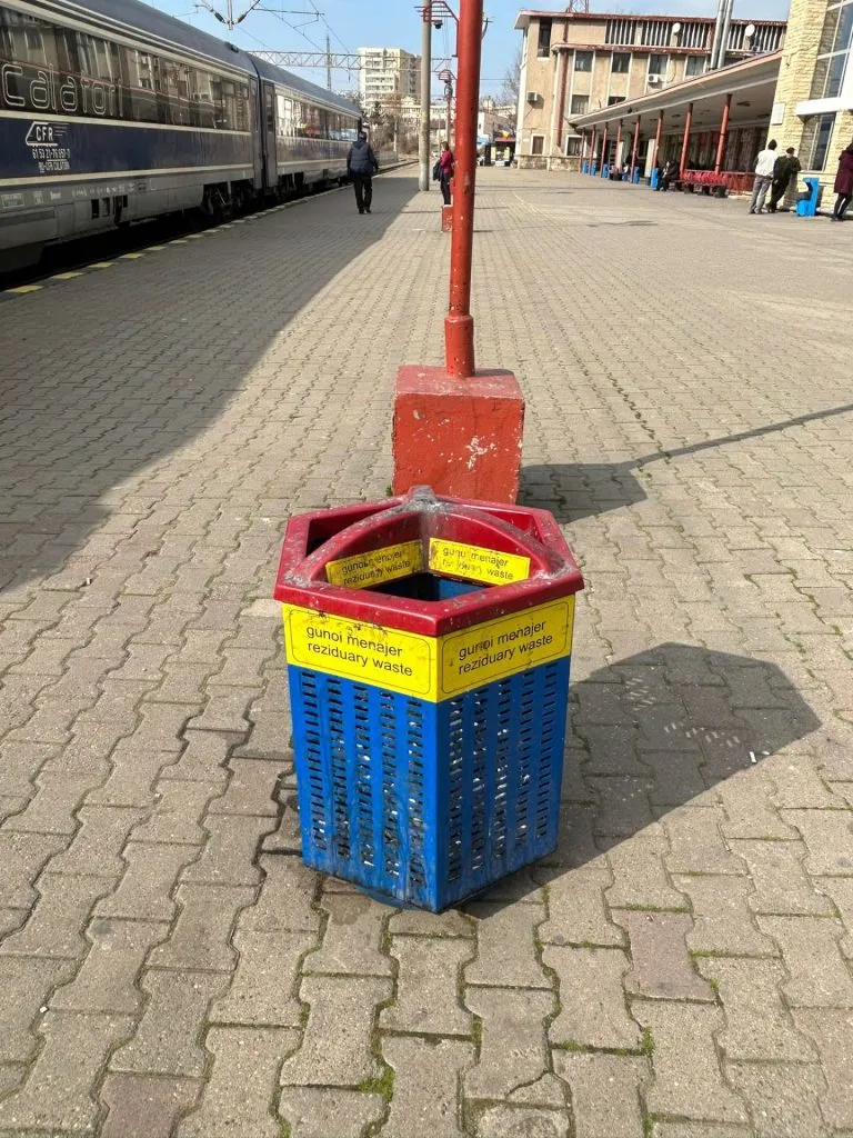 Covorul indolenței, pe peronul Gării Constanța (FOTO/VIDEO) – foto 6