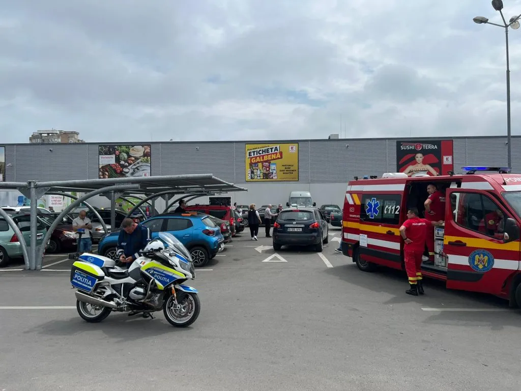 Accident rutier în zona Kaufland Icil. O mașină s-a răsturnat (FOTO) – foto 4