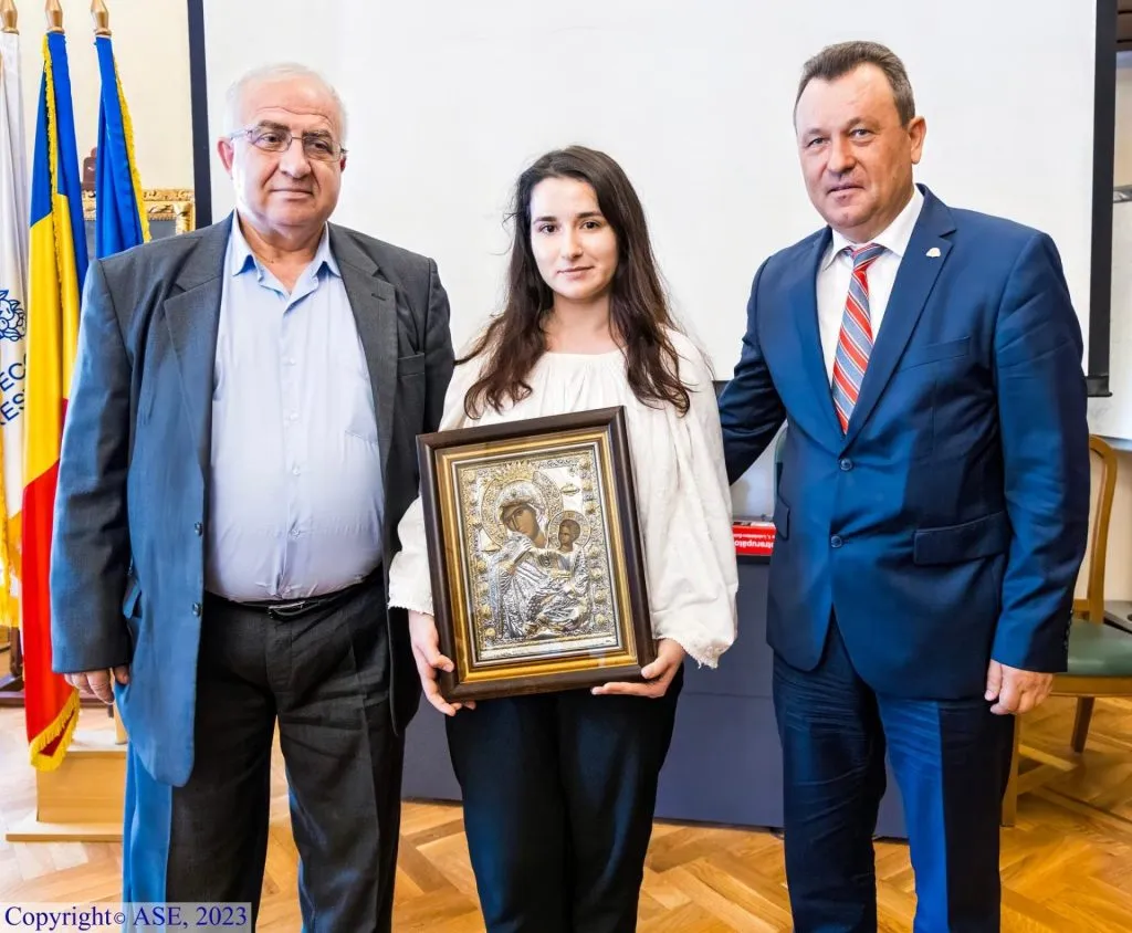 Cu Dumnezeu înainte. Studenții de 10 de la ASE, premiați cu… icoane – foto 5