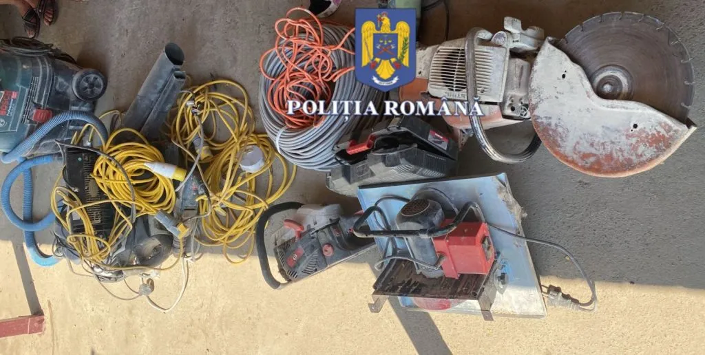 Percheziții la persoane bănuite de furt calificat – foto 3