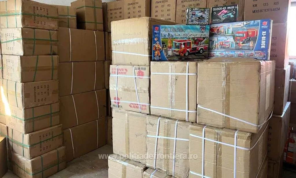 Pistoale de jucărie şi jucării tip LEGO contrafăcute, în valoare de 600.000 de lei, confiscate de poliţiştii de frontieră – foto 2