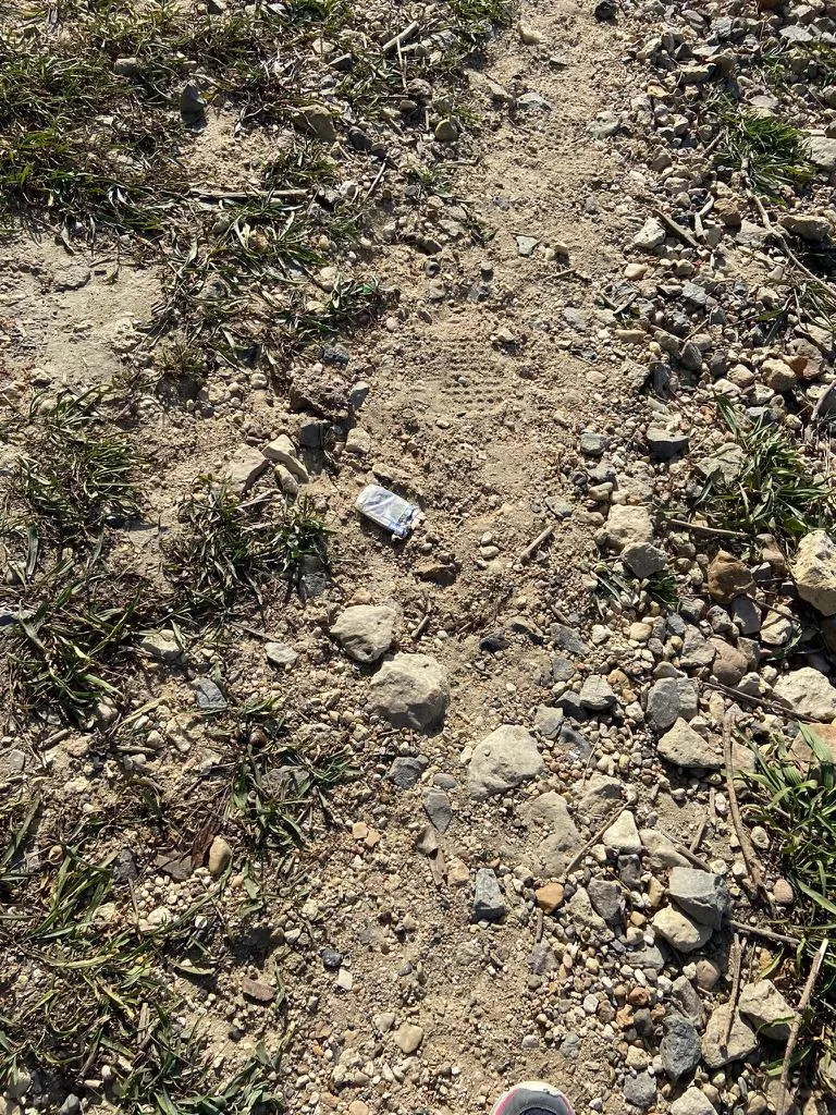 Maeștri în a crea „oaze ale… plasticului”… Malul Dunării, Cernavodă (FOTO) – foto 9