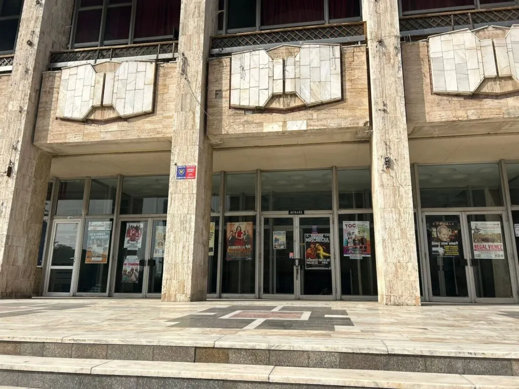 Casa de Cultură a Constanței, în lanțurile trecutului (FOTO) – foto 7