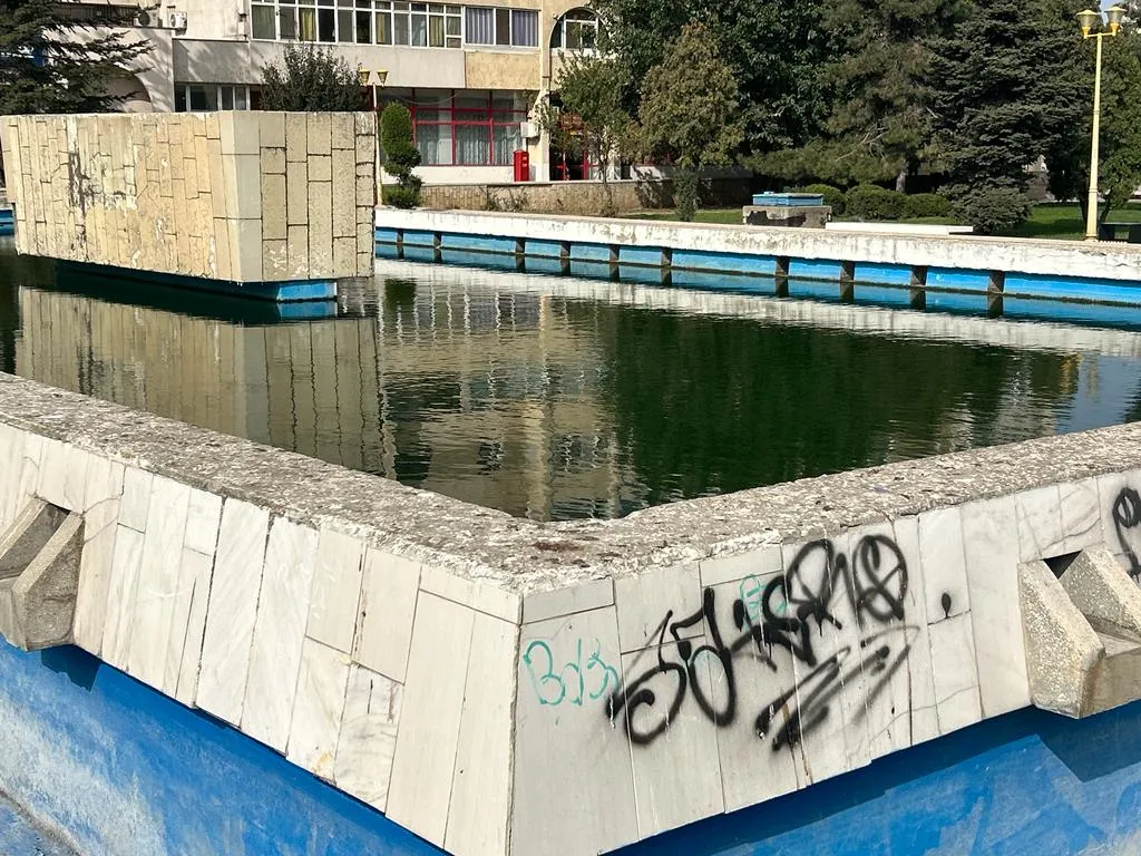 Casa de Cultură a Constanței, în lanțurile trecutului (FOTO) – foto 16
