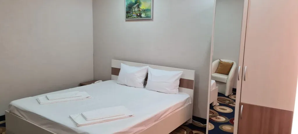 Hotel plutitor din Delta Dunării, scos la licitație de executori (FOTO) – foto 2