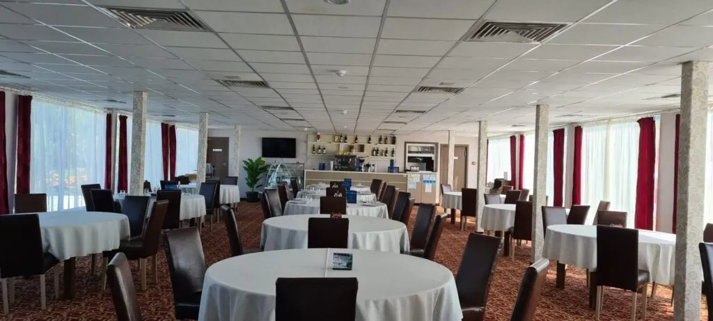 Hotel plutitor din Delta Dunării, scos la licitație de executori (FOTO) – foto 5