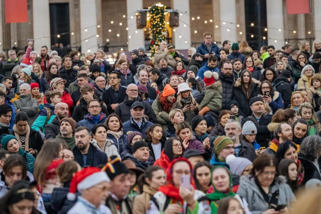 Colindele romanești au răsunat în inima Londrei, în Trafalgar Square (FOTO)  – foto 11