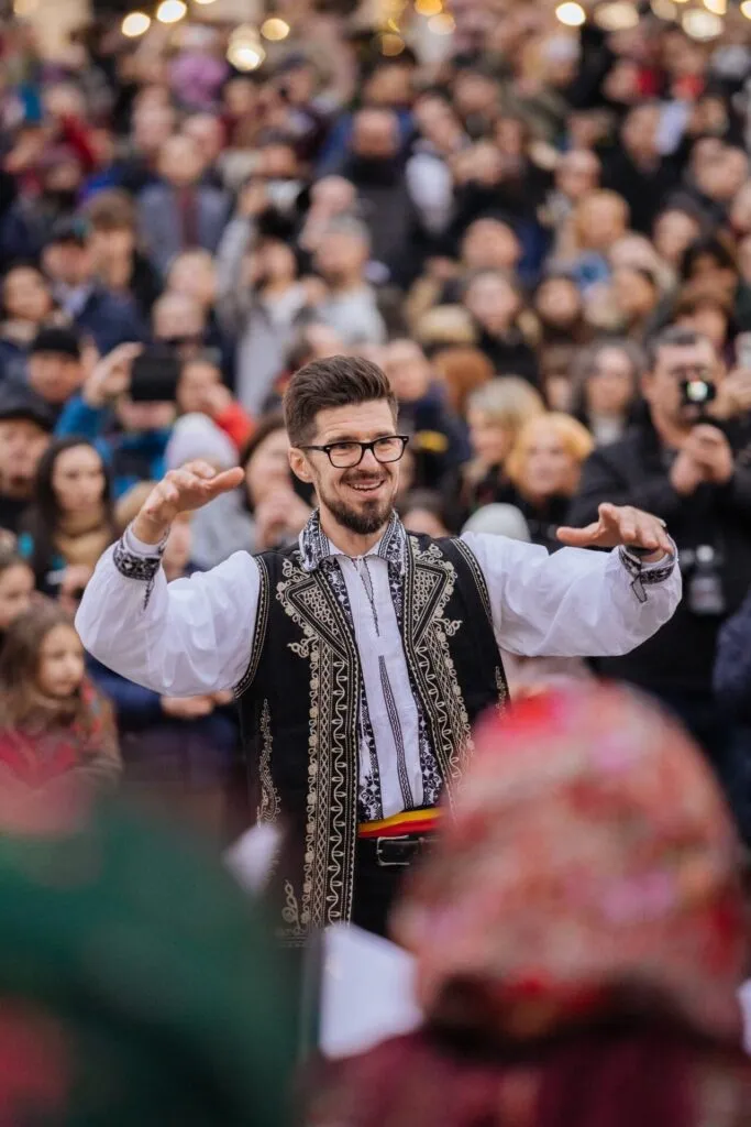 Colindele romanești au răsunat în inima Londrei, în Trafalgar Square (FOTO)  – foto 10
