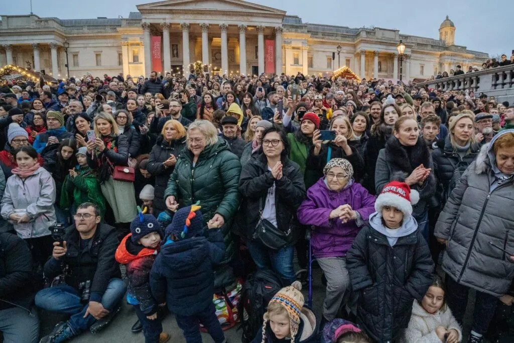 Colindele romanești au răsunat în inima Londrei, în Trafalgar Square (FOTO)  – foto 8