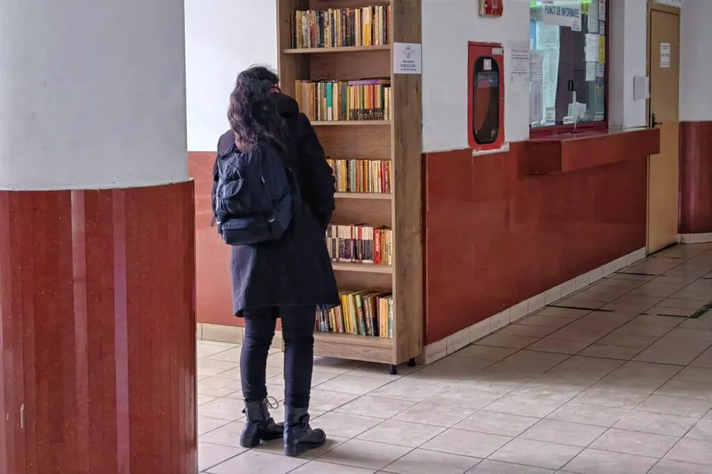 Și totuși, se citește. Biblioteca de la gară rezistă – foto 2