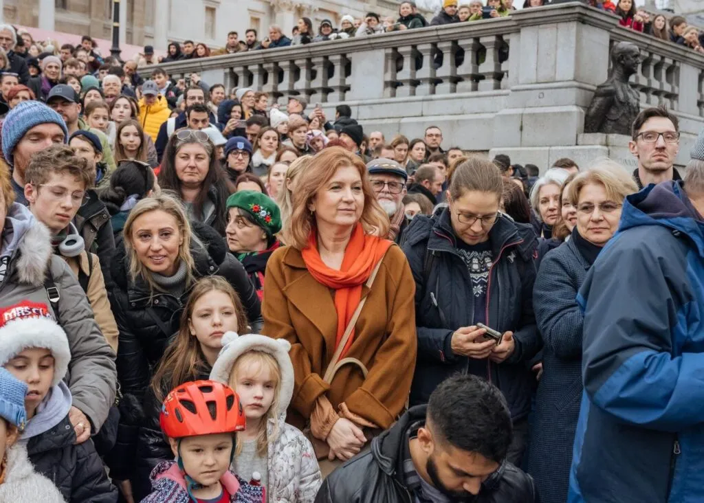 Colindele romanești au răsunat în inima Londrei, în Trafalgar Square (FOTO)  – foto 6