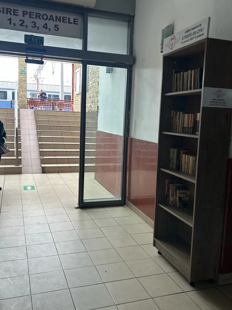 Și totuși, se citește. Biblioteca de la gară rezistă – foto 3