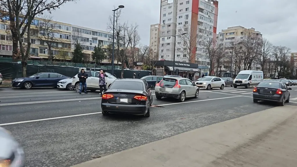 Accident rutier GRAV pe bulevardul Alexandru Lăpușneanu. Victima a suferit multiple traumatisme – foto 5