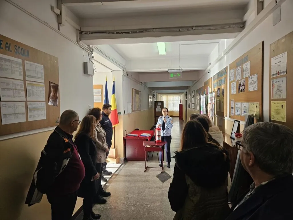 Exercițiu de evacuare în caz de cutremur la Liceul Tehnologic „Ioan N. Roman” Constanța – foto 3