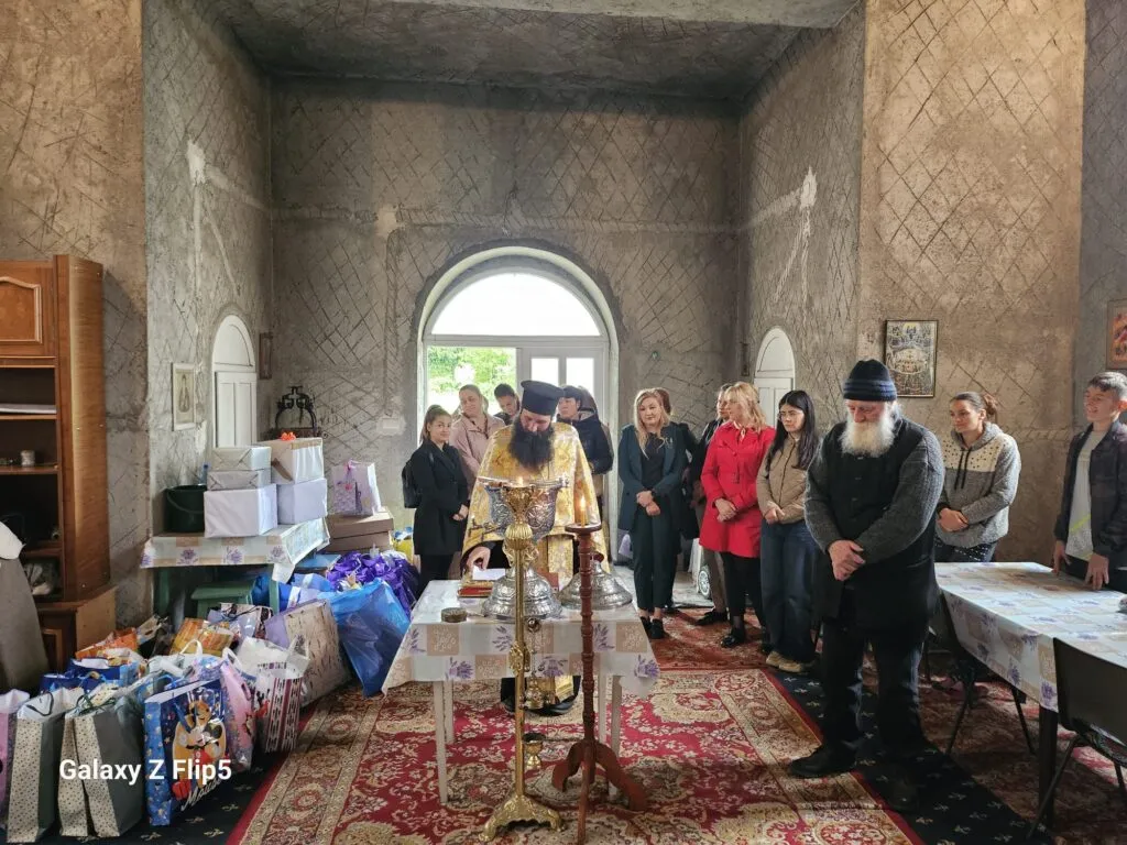 Daruri de la elevii Școlii Postliceale Sf. Theodor Constanța, pentru copiii nevoiași – foto 3