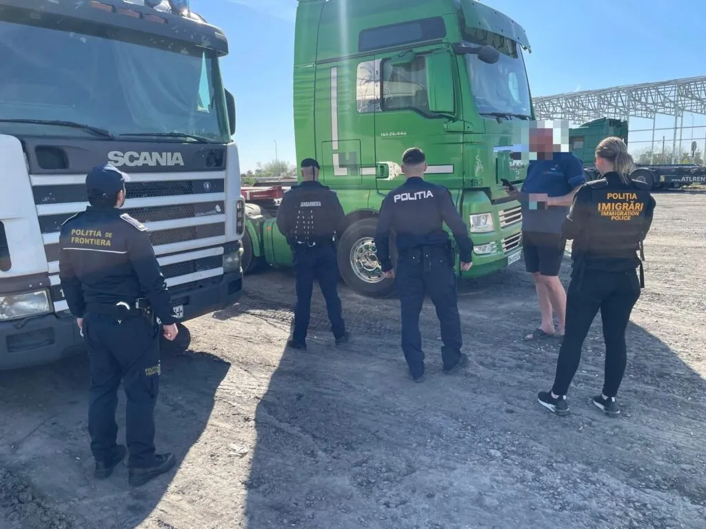 Peste 150 de persoane, verificate de polițiștii de imigrări din Constanța, prin aplicația eDAC – foto 2