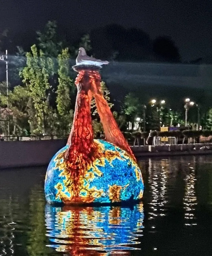 “Ruga pentru Pace”, sculptura realizată și lansată la Tulcea, a fost admirată de peste 150.000 de oameni, la București – foto 3