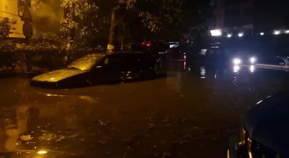 Cod roșu de vreme rea în Capitală. A fost potop (FOTO) – foto 4