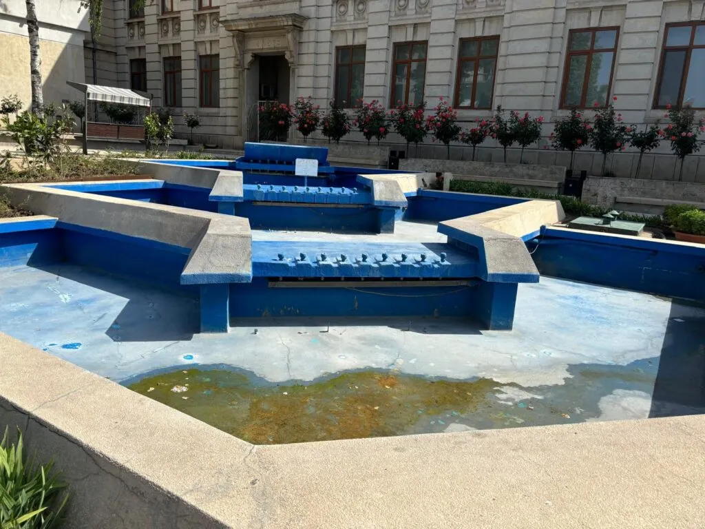 Oaze de nepăsare în vreme de caniculă. Fântânile arteziene din centru, nefuncționale – foto 3