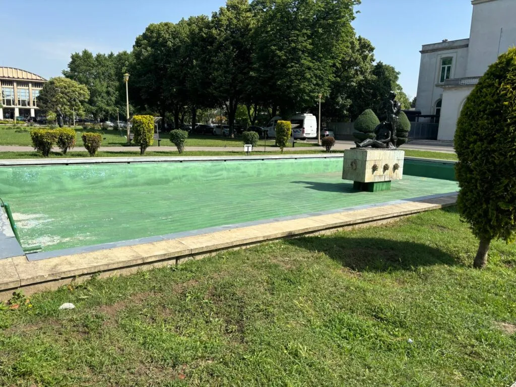 Oaze de nepăsare în vreme de caniculă. Fântânile arteziene din centru, nefuncționale – foto 5