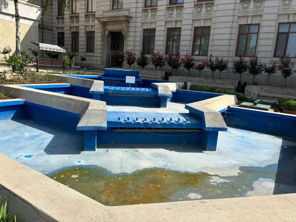 Oaze de nepăsare în vreme de caniculă. Fântânile arteziene din centru, nefuncționale – foto 4