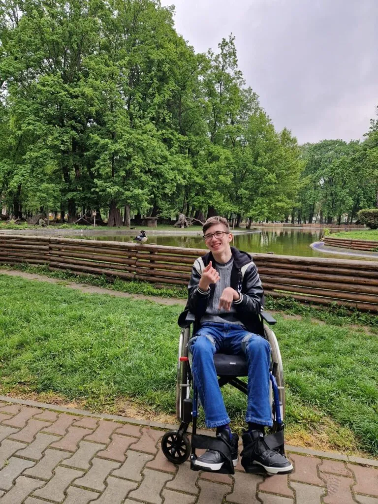 Șansa unui copil de a se ridica din scaunul cu rotile  – foto 3