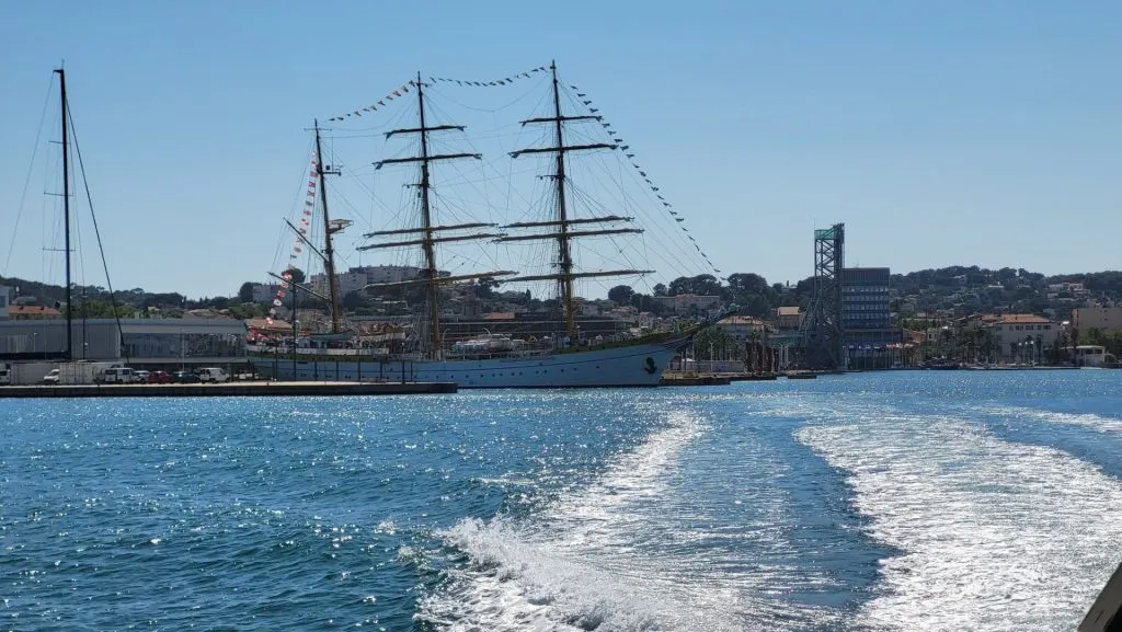 Recepţie oficială şi diplomaţie navală la bordul Navei-Şcoală „Mircea”, în portul La Seyne sur Mer din Toulon – foto 2