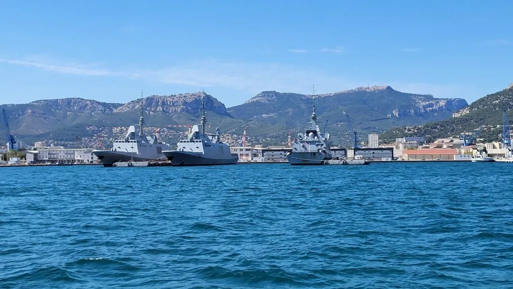 Recepţie oficială şi diplomaţie navală la bordul Navei-Şcoală „Mircea”, în portul La Seyne sur Mer din Toulon – foto 4