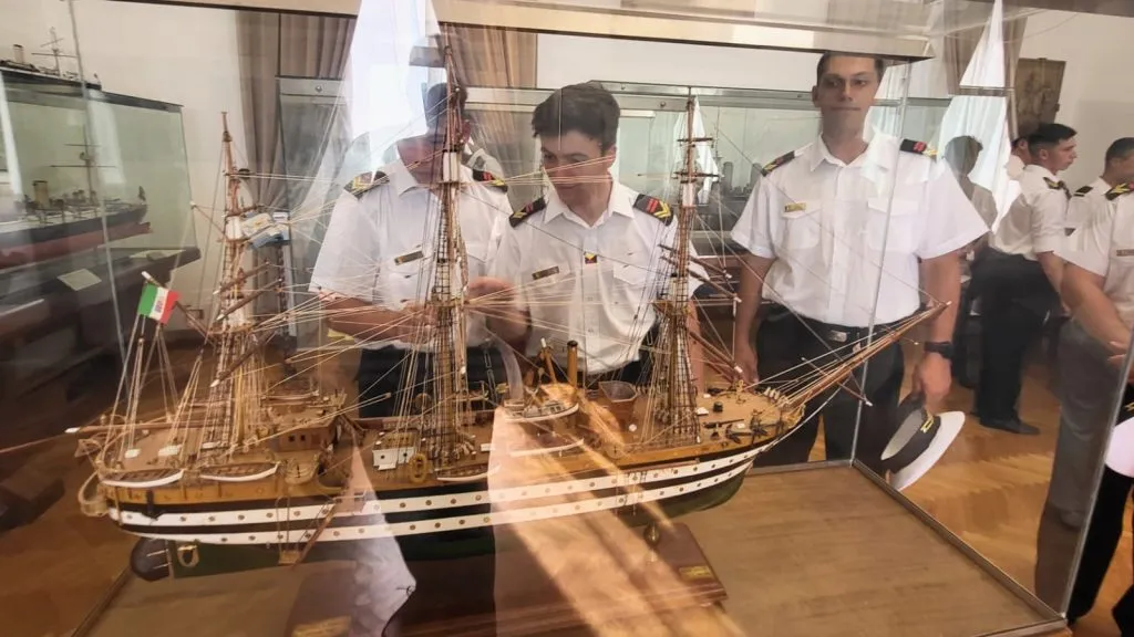 Escala Navei-Școală „Mircea” în Livorno, Italia – foto 3