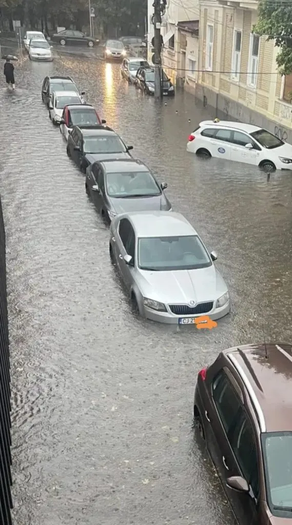Vremea a schimbat foaia. Vijelii, grindină și inundații în multe zone din țară (FOTO) – foto 3