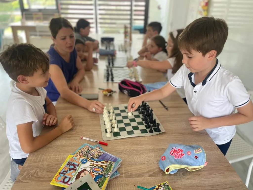 Blue Wave by Winnie After School – Alege cea mai bună educație pentru copilul tău! – foto 2