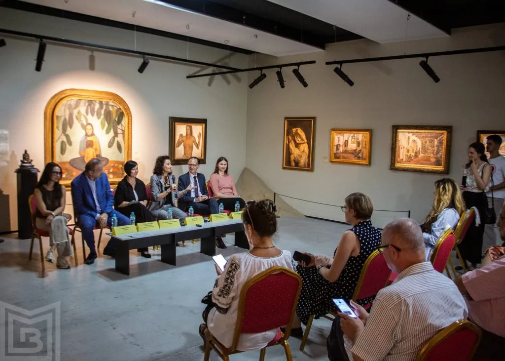 Aveți drum prin capitală? Începe o nouă ediţie Art Safari dedicată exclusiv femeilor, deschisă la Palatul Dacia-România – foto 3