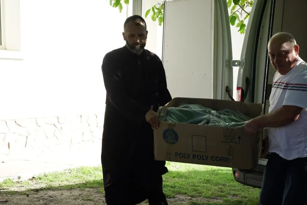 Ajutoare în valoare de 30.000 lei oferite de Episcopia Tulcii sinistraţilor din Galați – foto 3