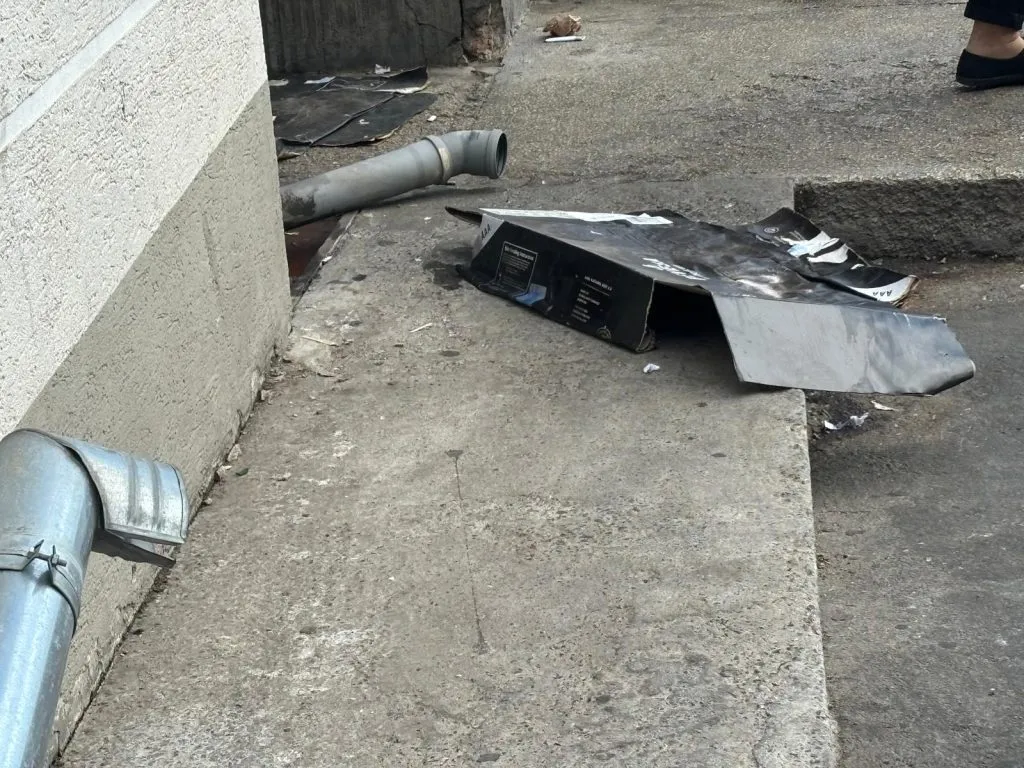 Piața Tomis 3, încremenită în timp. Mizeria și huliganii au pus stăpânire pe tot cartierul (FOTO) – foto 8