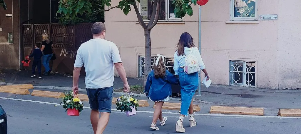 Florăriile din Constanța, asaltate de părinți în prima zi de școală (FOTO/VIDEO) – foto 8