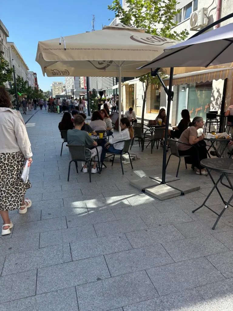 Școala a început la terase. Cafenelele, pline în prima zi de școală – foto 2